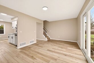 Building Photo - 14 Elm St