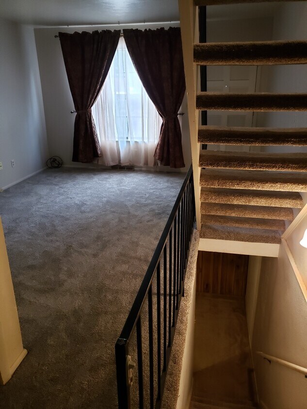 Living - 8945 Field St