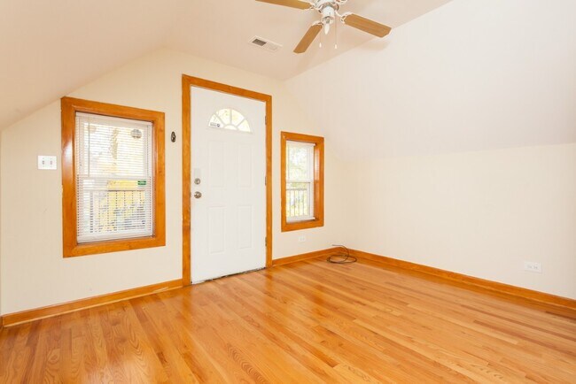 Foto del edificio - 1833 N Drake Ave