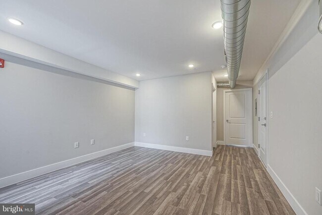 Foto del edificio - 1070 N Front St