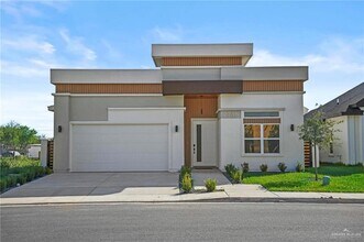 Building Photo - 31 E Conroe Rd