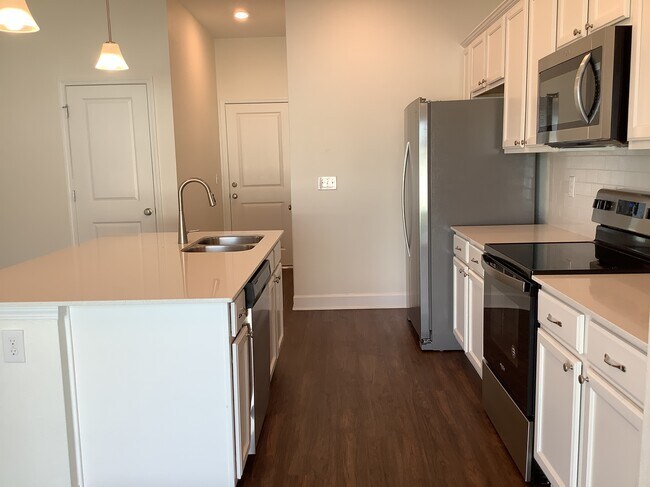 Building Photo - 4522 Birdsong Dr