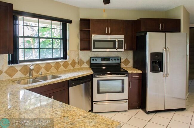 Building Photo - 8638 Eagle Run Dr