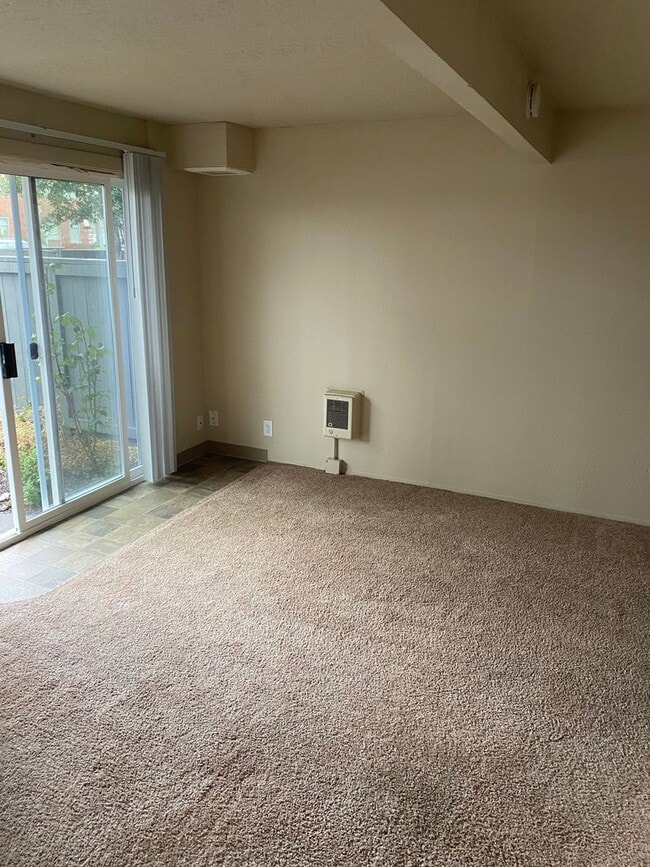 Foto del edificio - (690) Circle Court - 1 Bedroom / 1 Bathroom