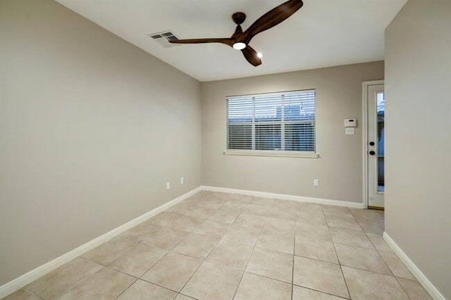 Building Photo - 1207 Marconi St