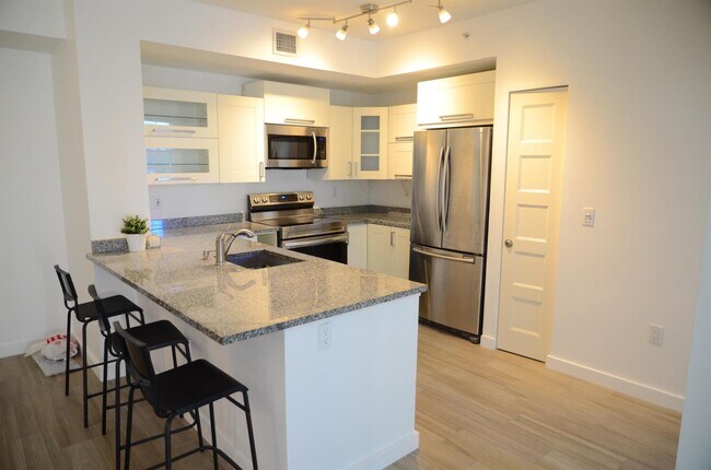 Building Photo - 720 S Sapodilla Ave