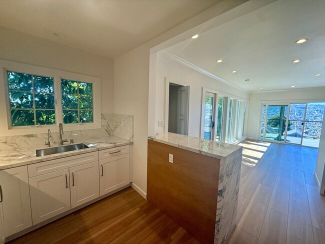 Building Photo - 1053 De Haro St