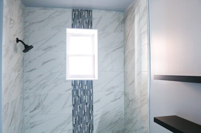 Baño del pasillo - 1716 Moreland Ave