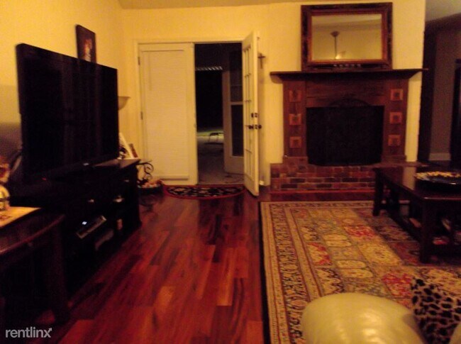 Building Photo - 4 br, 2.5 bath House - 409 Country Club Blvd