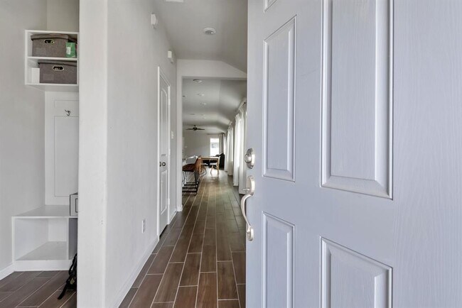 Building Photo - 5322 Sunway Dr