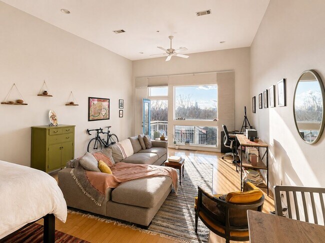 Foto del edificio - 2931 E 12th St