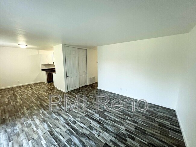 Foto del edificio - 1529 Delucchi Ln