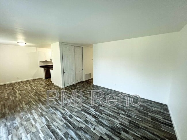 Building Photo - 1529 Delucchi Ln