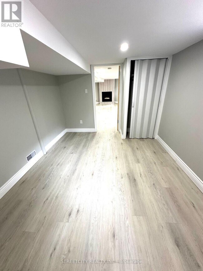 Photo du bâtiment - 437 Charlotte St