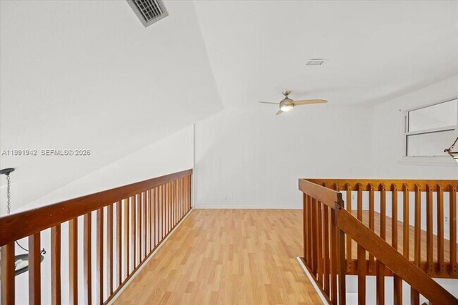 Foto del edificio - 2560 Bass Way