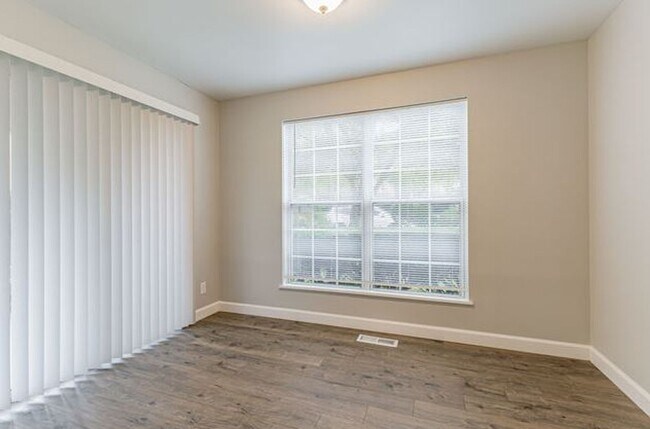 Foto del edificio - Two bedroom, two bath apartment with golf ...