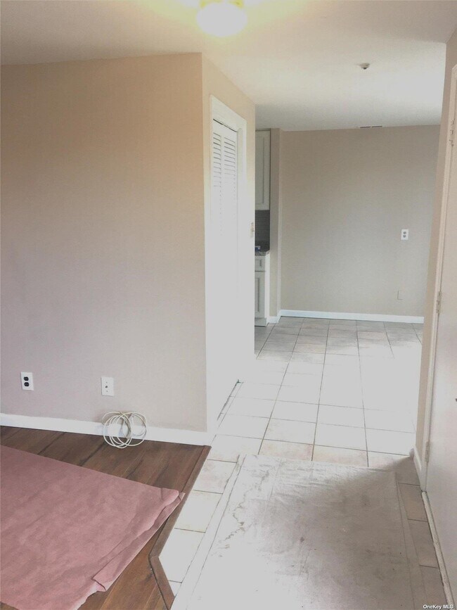 Building Photo - 79 Birchwood Dr