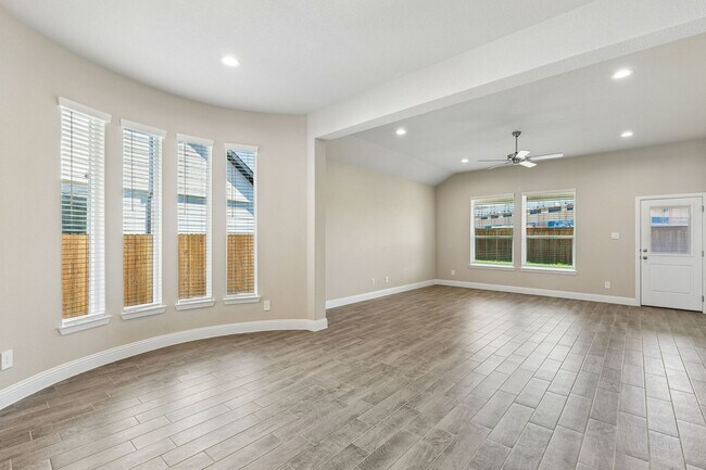 Foto del edificio - A Refined New Construction Residence in the Distinguished Eagle Creek Community