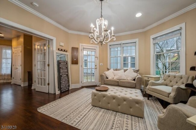 Side Furnished Apt.Unit 2b - 96 Western Ave