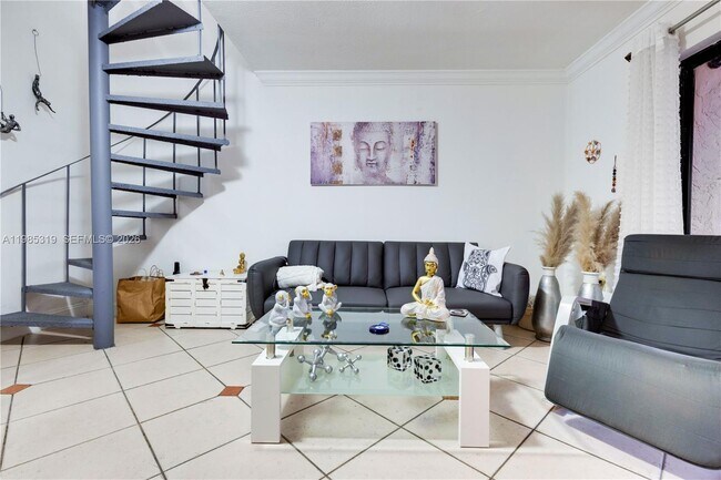 Foto del edificio - 1758 W 58th St