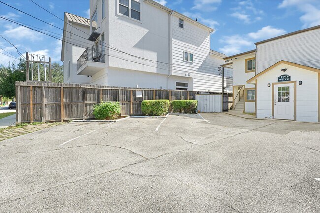 Building Photo - 1603 Welch St