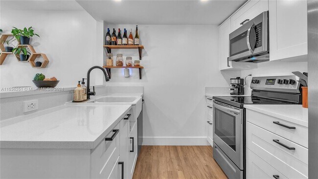 Building Photo - 4500 SW 68th Ct Cir MIAMI, FL 33155