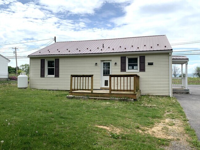 Building Photo - CONTRACT PENDING!! 2 bed/1 bath single fam...