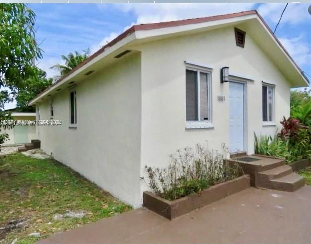 Foto principal - 1881 NW 66th St