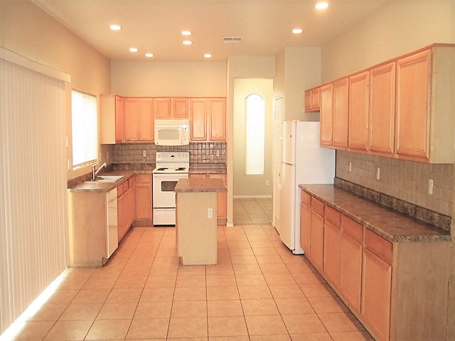 Building Photo - 5202 W Sunland Ave