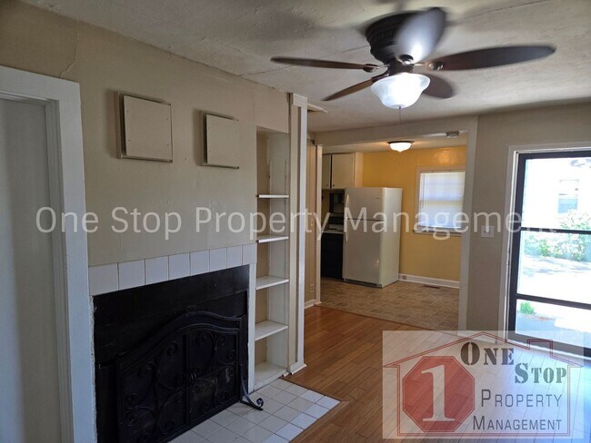 Foto del edificio - Beautiful 1 Bedroom 1 Bathroom Home in Raytown!