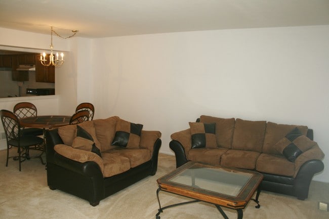 Building Photo - 3809 Glenview Terrace
