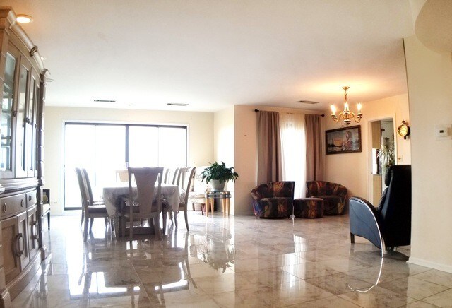 Foto del edificio - 4601 W Touhy Ave