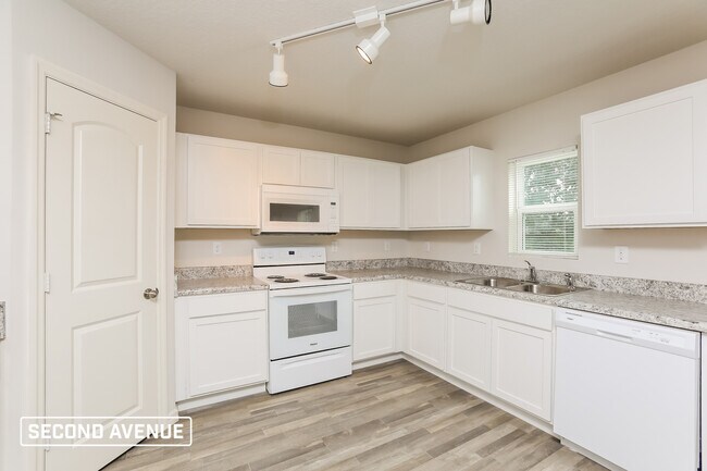Building Photo - 208 Flounder Pl