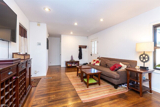 Foto del edificio - 1 br, 1 bath House - 4418 Virginia Avenue ...