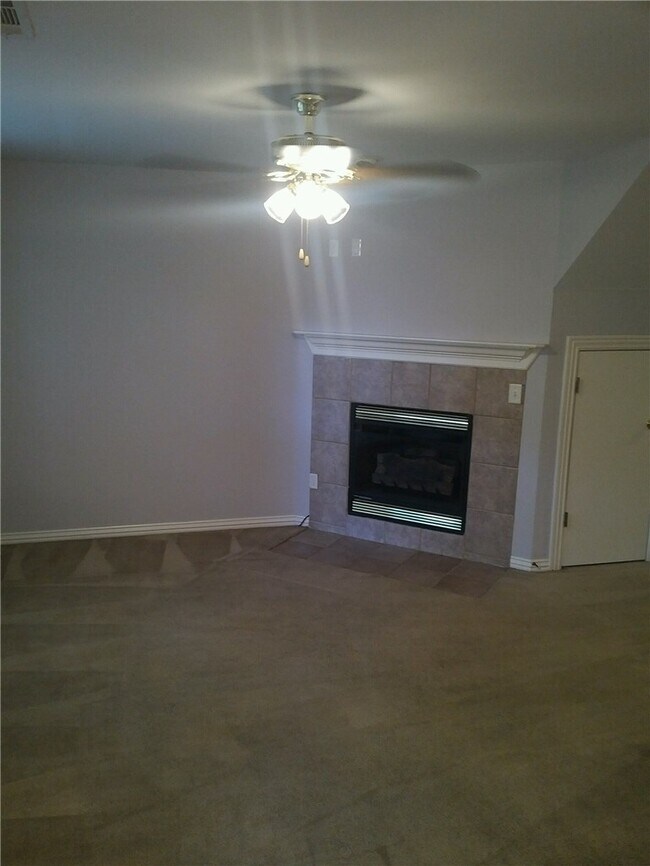 Foto del edificio - 946 W Peachtree Dr