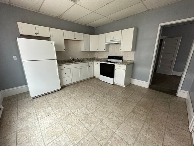 Building Photo - 2120 Lansing Ave