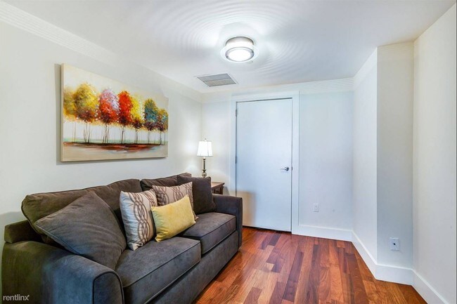Building Photo - 2 br, 3 bath Condo - 401 Bernard St Unit 205