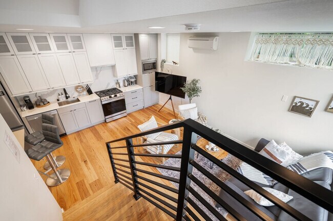Building Photo - 67C W Dravus St
