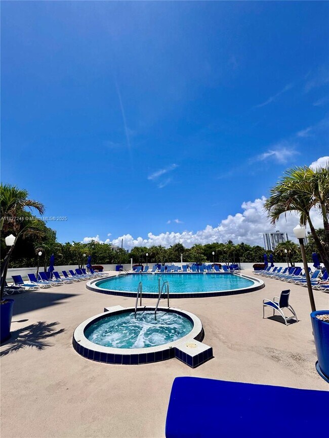 Foto del edificio - 3731 N Country Club Dr