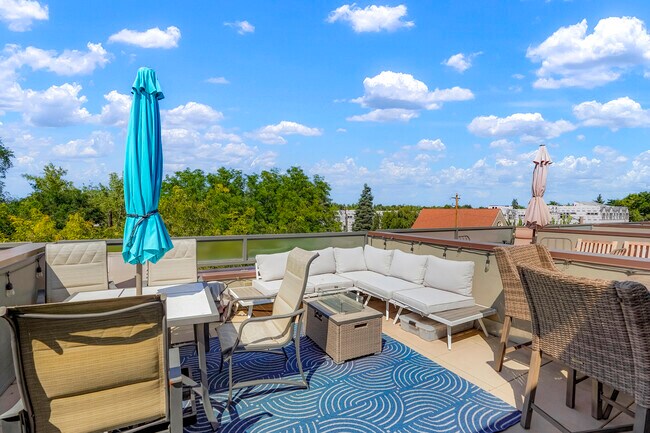 Rooftop patio with Mountain views - 4400 W 46th Ave