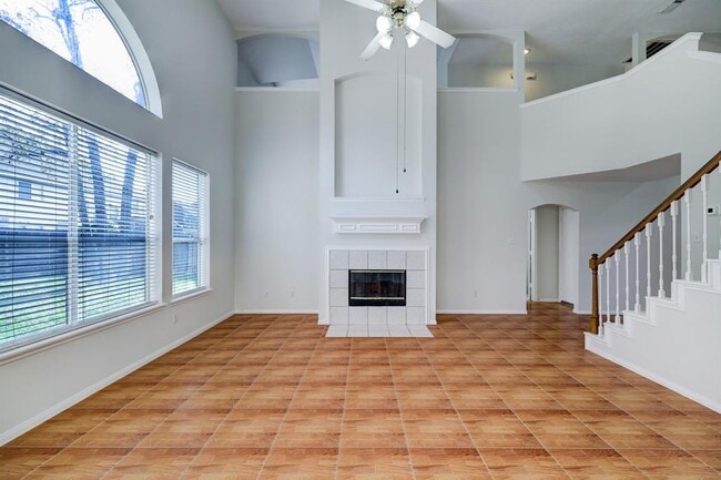 Building Photo - 20910 Meadowhill Dr