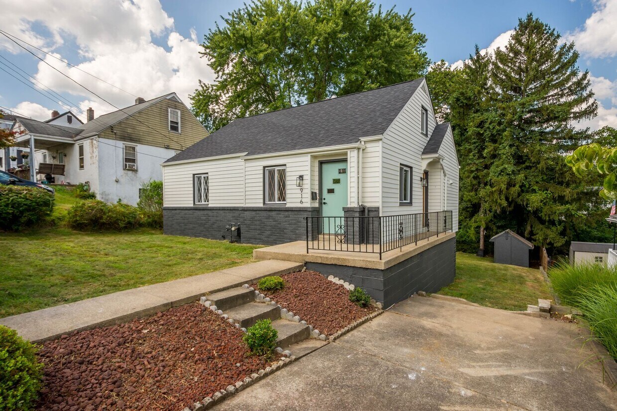 Foto principal - MOVE IN TODAY! DON'T MISS THIS NEWLY RENOV...