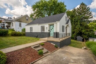 Building Photo - 916 6th St