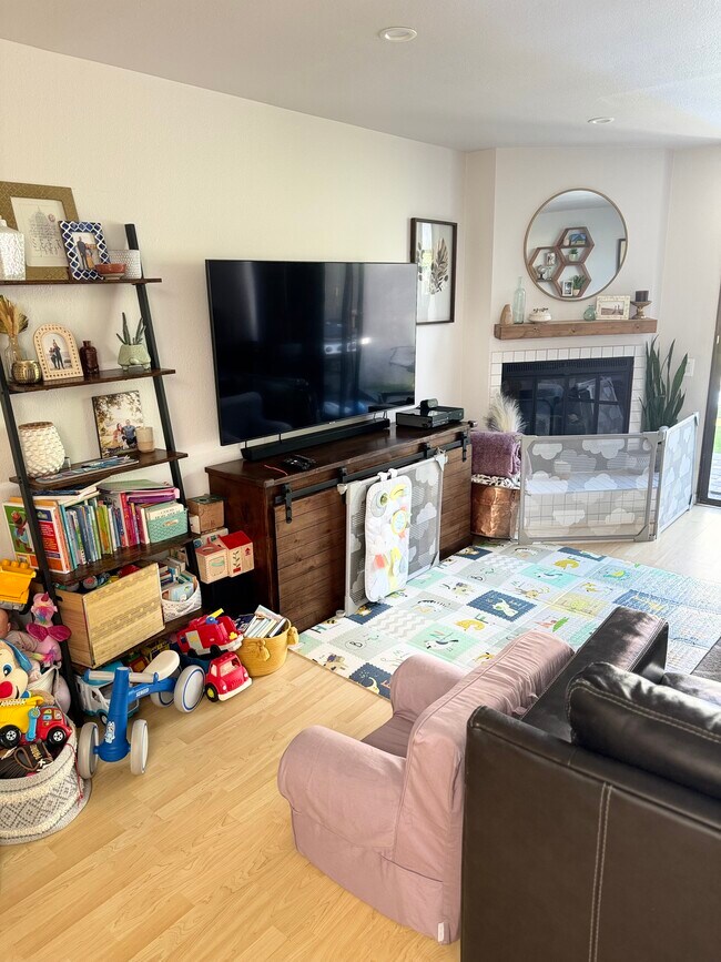 Living Room - 3054 Rue Dorleans