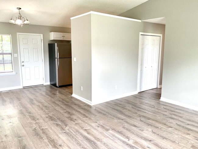 Foto del edificio - 208 State Line Rd