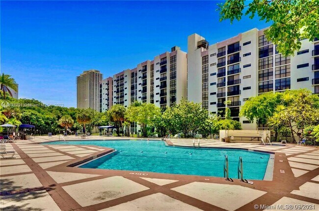 Foto del edificio - 16919 N Bay Rd