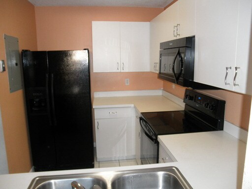 Building Photo - 301 Cypress Way W