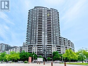 Building Photo - 231 Fort York Blvd