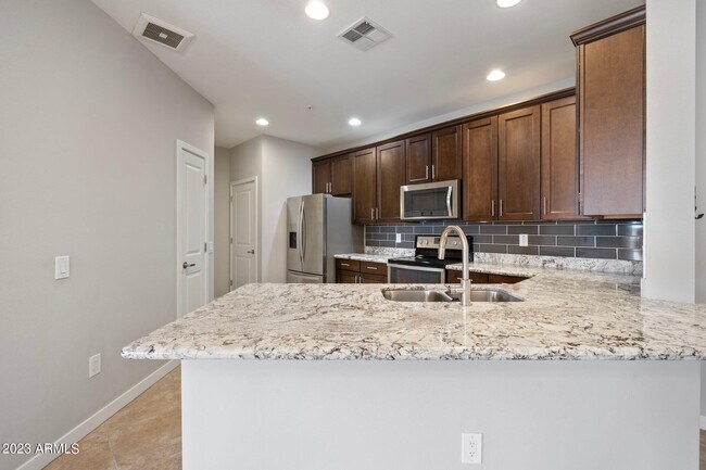 Foto del edificio - 2511 QUEEN CREEK Rd