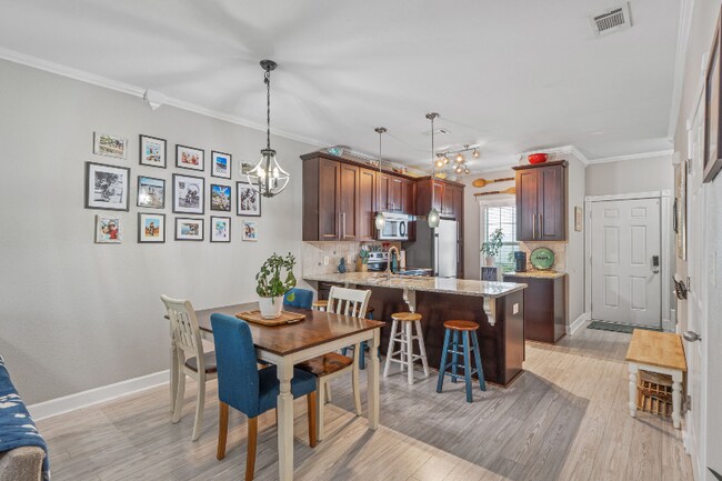 Building Photo - 2711 Bay Club Dr